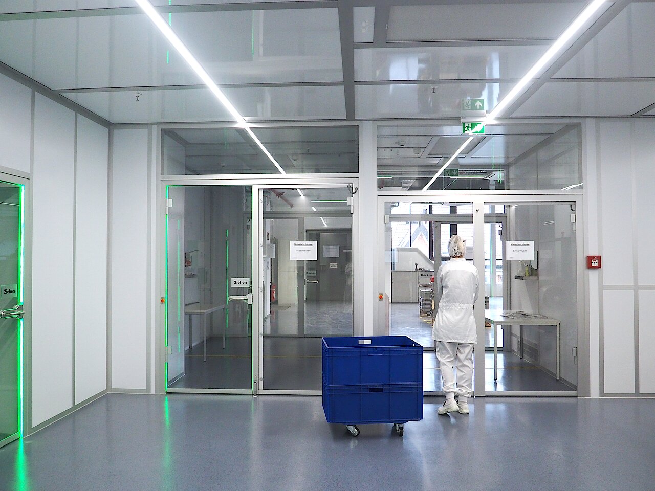 How do you bring materials safely into a cleanroom? How do you bring materials safely into a cleanroom?