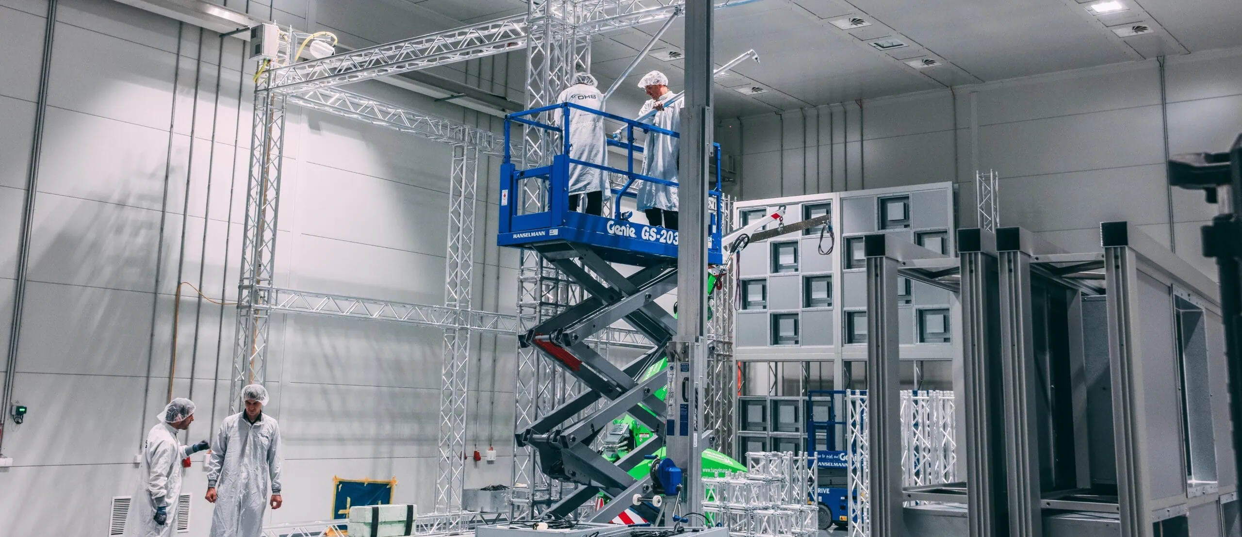 Cleanroom assembly: ISO 5 cleanroom solutions by Hanselmann Cleanroom assembly: ISO 5 cleanroom solutions by Hanselmann