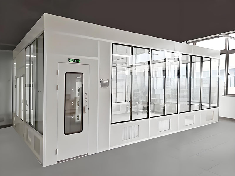 The 5 x 10 meter ISO 5 modular cleanroom provides an advanced contamination-controlled environment that efficiently filters out 99.97% of airborne particles 0.3 micrometers and larger, making it perfect for critical operations in pharmaceuticals, biotechnology, and precision manufacturing.3