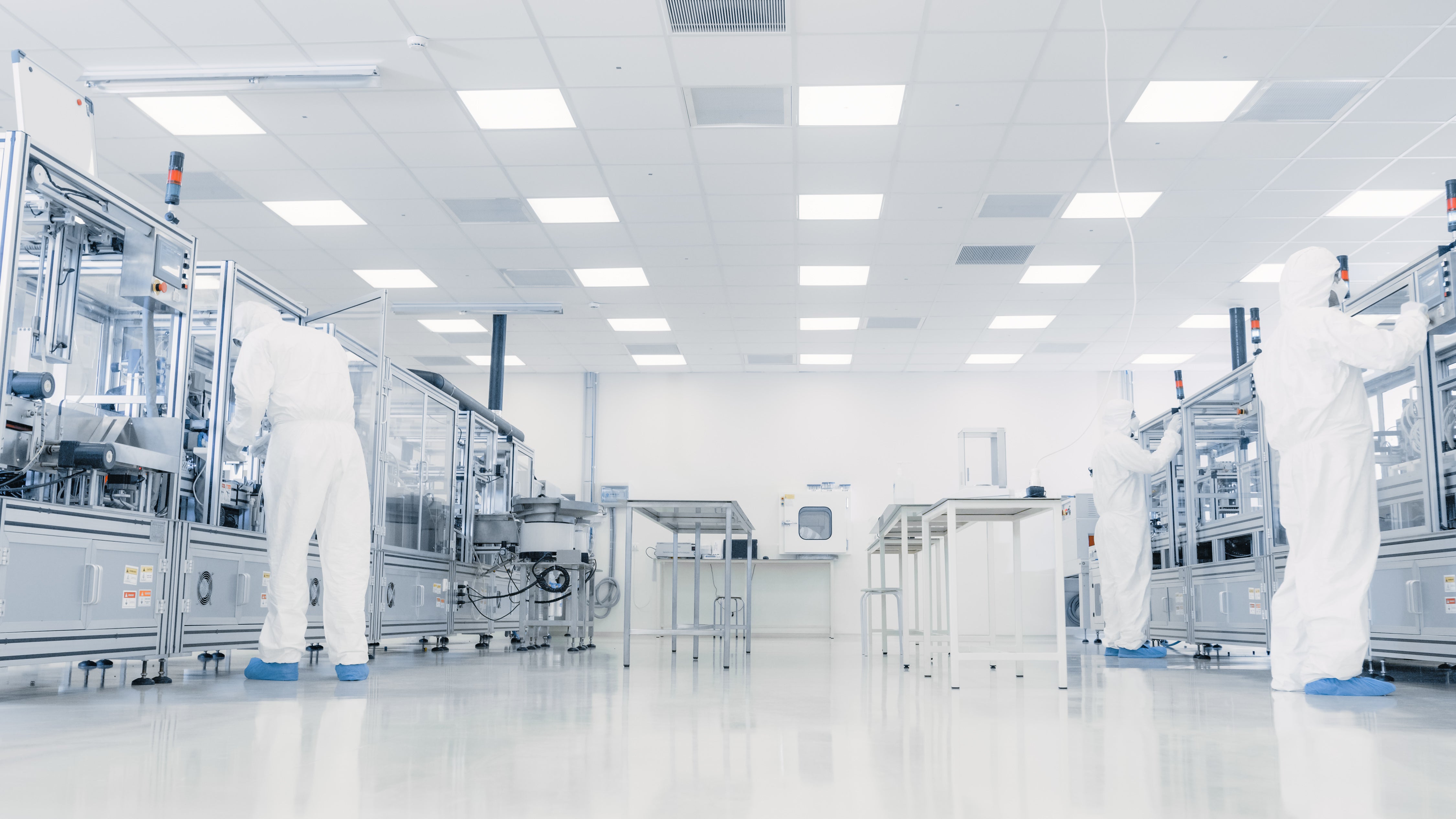 What are the major sources of microbial contamination in a cleanroom? – Spectral Blue by LED Tailor What are the major sources of microbial contamination in a cleanroom? – Spectral Blue by LED Tailor