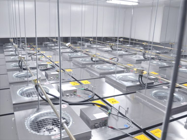 Engineers installing Deiiang 1175x575mm FFU in ISO Class 5 cleanroom ceiling grid.jpg Engineers installing Deiiang 1175x575mm FFU in ISO Class 5 cleanroom ceiling grid.jpg