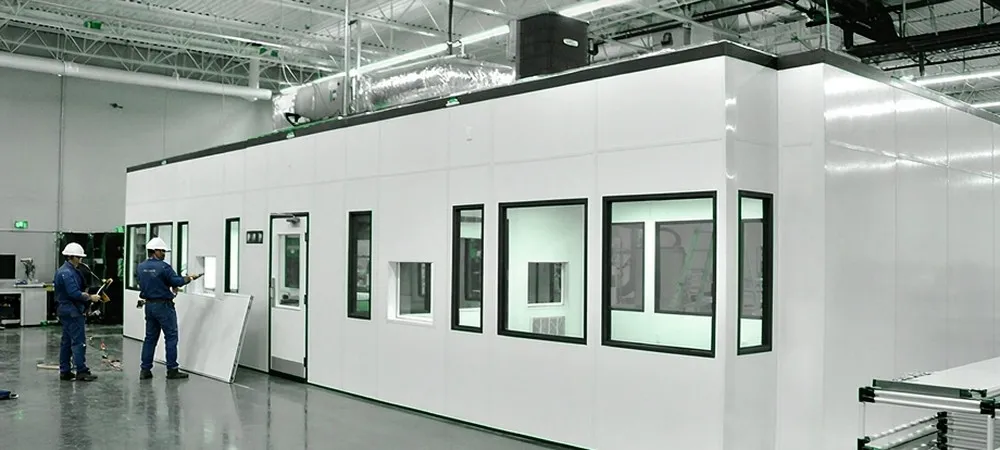 Custom hardwall clean room with modular panel configuration