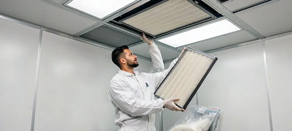 Filter maintenance and replacement in a hardwall clean room Filter maintenance and replacement in a hardwall clean room