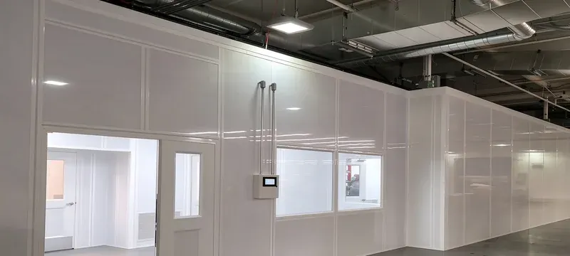 Traditional cleanroom construction stud wall framing Traditional cleanroom construction stud wall framing