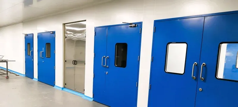Cleanroom corridor swing door interior Cleanroom corridor swing door interior