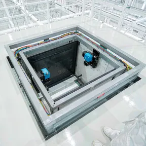 Deiiang motorized dampers in a pharmaceutical cleanroom air handling system
