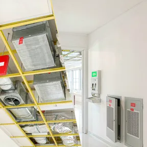 Deiiang fire and smoke dampers in a modern hospital ceiling installation Deiiang fire and smoke dampers in a modern hospital ceiling installation